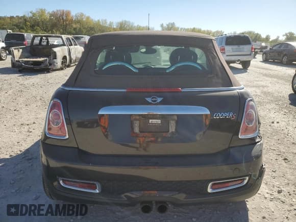 ✅ 2013 MINI Convertible S • VIN: WMWZP3C54DT550704 • Лот: 76346244. Опубликован ранее на Copart с пробегом 111 997 миль. Бесплатный доступ к архиву аукционных продаж из США и подробный отчёт об истории автомобиля на DreamBid. Изображение 6.