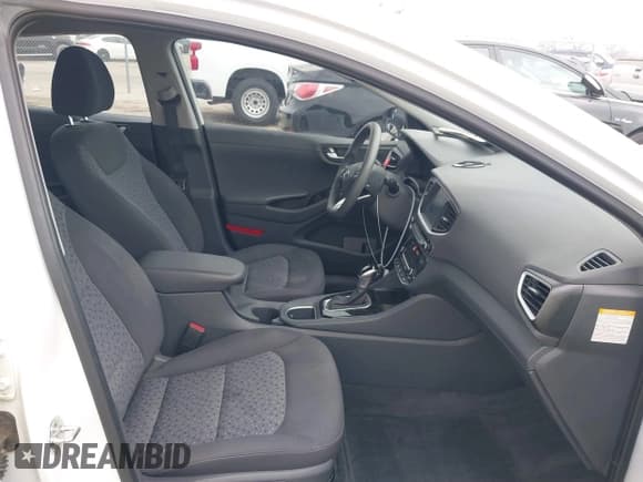 ✅ 2019 Hyundai Ioniq Blue • VIN: KMHC65LC6KU111920 • Lot: 41494131. Wystawiony na IAAI z przebiegiem 83 450 mil. Bezpłatny archiwum sprzedaży aukcyjnych z USA i szczegółowy raport historii pojazdu na DreamBid. Zdjęcie 5.