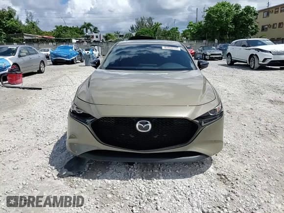 ✅ 2024 Mazda 3 Carbon Edition • VIN: JM1BPBYY4R1704817 • Lot: 82060155. Wystawiony na Copart z przebiegiem 8 435 mil. Bezpłatny archiwum sprzedaży aukcyjnych z USA i szczegółowy raport historii pojazdu na DreamBid. Zdjęcie 13.