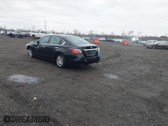 ✅ 2015 Nissan Altima S • VIN: 1N4AL3AP6FN886741 • Lot: 43777528. Listed on IAAI with 61,979 mi. Free auction sales archive from the USA and detailed vehicle history report at DreamBid. Image 3.