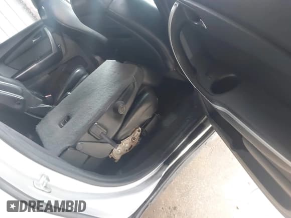 ✅ 2011 GMC Acadia SLT1 • VIN: 1GKKRRED4BJ417752 • Lot: 43782423. Listed on IAAI with 256,394 mi. Free auction sales archive from the USA and detailed vehicle history report at DreamBid. Image 8.