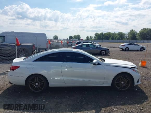 ✅ 2014 Mercedes-Benz E 350 • VIN: WDDKJ5KB7EF266983 • Lot: 42660273. Listed on IAAI with 144,643 mi. Free auction sales archive from the USA and detailed vehicle history report at DreamBid. Image 14.