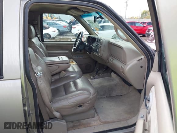 ✅ 1999 Chevrolet Suburban • VIN: 1GNFK16R7XJ471039 • Лот: 43586045. Опубликован ранее на IAAI с пробегом 197 383 миль. Бесплатный доступ к архиву аукционных продаж из США и подробный отчёт об истории автомобиля на DreamBid. Изображение 5.