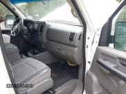 ✅ 2017 Nissan NV Cargo SV • VIN: 1N6BF0LY1HN800889 • Lot: 43259720. Wystawiony na IAAI z przebiegiem 122 903 mil. Bezpłatny archiwum sprzedaży aukcyjnych z USA i szczegółowy raport historii pojazdu na DreamBid. Zdjęcie 5.