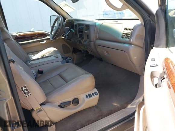 ✅ 2002 Ford Excursion Limited • VIN: 1FMNU43S72EA30242 • Лот: 42604414. Опубликован ранее на IAAI с пробегом 209 106 миль. Бесплатный доступ к архиву аукционных продаж из США и подробный отчёт об истории автомобиля на DreamBid. Изображение 5.