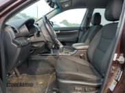 ✅ 2015 Kia Sorento LX • VIN: 5XYKT4A78FG581706 • Lot: 67238725. Wystawiony na Copart z przebiegiem 149 315 mil. Bezpłatny archiwum sprzedaży aukcyjnych z USA i szczegółowy raport historii pojazdu na DreamBid. Zdjęcie 7.