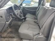 ✅ 2004 Chevrolet Silverado 2500HD Work Truck • VIN: 1GCHC24U64E355427 • Лот: 90250495. Опубликован ранее на Copart с пробегом 331 664 миль. Бесплатный доступ к архиву аукционных продаж из США и подробный отчёт об истории автомобиля на DreamBid. Изображение 7.