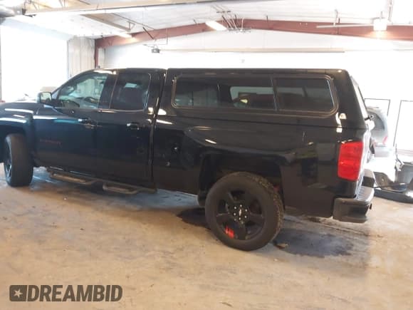 ✅ 2018 Chevrolet Silverado 1500 LT • VIN: 1GCVKREC6JZ261864 • Lot: 43202174. Wystawiony na IAAI z przebiegiem 156 190 mil. Bezpłatny archiwum sprzedaży aukcyjnych z USA i szczegółowy raport historii pojazdu na DreamBid. Zdjęcie 3.