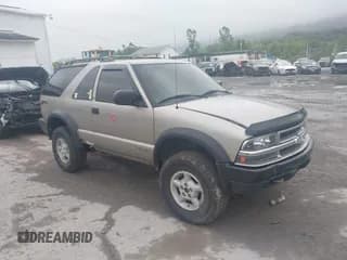 ✅ 2000 Chevrolet Blazer LS • VIN: 1GNCT18W7YK161195 • Lot: 42329599. Wystawiony na IAAI z przebiegiem 122 834 mil. Bezpłatny archiwum sprzedaży aukcyjnych z USA i szczegółowy raport historii pojazdu na DreamBid. Zdjęcie 1.