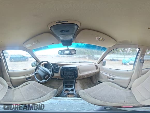 ✅ 2000 Ford Explorer XLT • VIN: 1FMZU63E5YZC67448 • Lot: 83935625. Wystawiony na Copart z przebiegiem 257 194 mil. Bezpłatny archiwum sprzedaży aukcyjnych z USA i szczegółowy raport historii pojazdu na DreamBid. Zdjęcie 15.