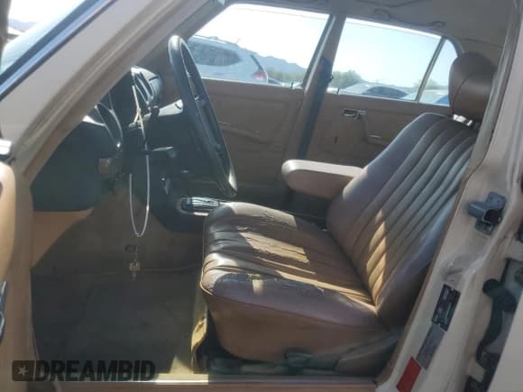 ✅ 1984 Mercedes-Benz 300 D • VIN: WDBAB33A5EA174053 • Lot: 59361935. Listed on Copart with 169,400 mi. Free auction sales archive from the USA and detailed vehicle history report at DreamBid. Image 7.