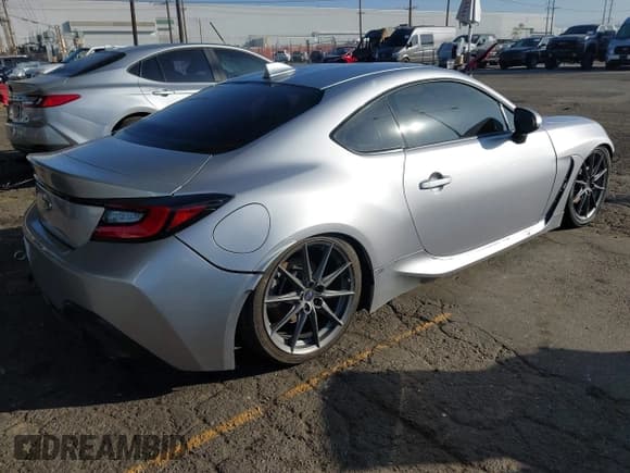 ✅ 2022 Subaru BRZ Limited • VIN: JF1ZDBE18N9703315 • Lot: 43635030. Listed on IAAI with 29,208 mi. Free auction sales archive from the USA and detailed vehicle history report at DreamBid. Image 4.