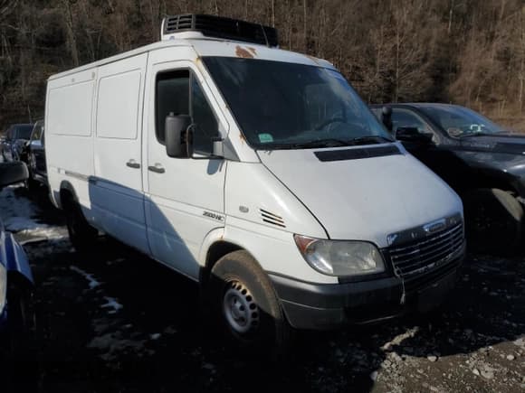 ✅ 2005 Freightliner Sprinter • VIN: WDYPD644X55808843 • Lot: 42859055. Listed on Copart with 312,164 mi. Free auction sales archive from the USA and detailed vehicle history report at DreamBid. Image 4.