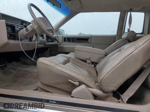 ✅ 1990 Cadillac DeVille • VIN: 1G6CD1332L4335290 • Лот: 71426394. Опубликован ранее на Copart с пробегом 76 950 миль. Бесплатный доступ к архиву аукционных продаж из США и подробный отчёт об истории автомобиля на DreamBid. Изображение 7.