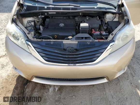 ✅ 2011 Toyota Sienna XLE AAS • VIN: 5TDYK3DC2BS076919 • Lot: 91806895. Listed on Copart with 285,830 mi. Free auction sales archive from the USA and detailed vehicle history report at DreamBid. Image 12.