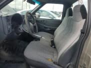 ✅ 2002 Chevrolet S-10 LS • VIN: 1GCCS145X28139527 • Лот: 52262835. Опубликован ранее на Copart с пробегом 92 780 миль. Бесплатный доступ к архиву аукционных продаж из США и подробный отчёт об истории автомобиля на DreamBid. Изображение 7.