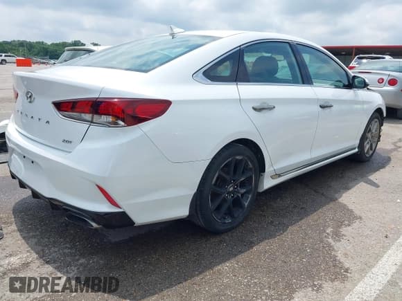 ✅ 2018 Hyundai Sonata Limited • VIN: 5NPE34AB9JH684555 • Lot: 42775075. Wystawiony na IAAI z przebiegiem 95 593 mil. Bezpłatny archiwum sprzedaży aukcyjnych z USA i szczegółowy raport historii pojazdu na DreamBid. Zdjęcie 4.