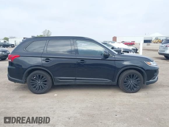✅ 2020 Mitsubishi Outlander SE • VIN: JA4AD3A34LZ032138 • Lot: 43870830. Listed on IAAI with 176,189 mi. Free auction sales archive from the USA and detailed vehicle history report at DreamBid. Image 13.
