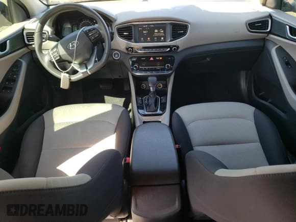 ✅ 2019 Hyundai Ioniq SEL • VIN: KMHC75LC7KU127847 • Lot: 49959985. Wystawiony na Copart z przebiegiem 112 104 mil. Bezpłatny archiwum sprzedaży aukcyjnych z USA i szczegółowy raport historii pojazdu na DreamBid. Zdjęcie 8.