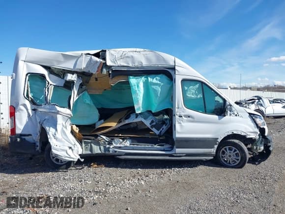✅ 2024 Ford Transit Passenger XL • VIN: 1FBAX2X85RKA46890 • Lot: 41648977. Wystawiony na IAAI z przebiegiem 20 637 mil. Bezpłatny archiwum sprzedaży aukcyjnych z USA i szczegółowy raport historii pojazdu na DreamBid. Zdjęcie 13.