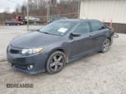 ✅ 2013 Toyota Camry SE • VIN: 4T1BF1FK1DU277319 • Lot: 40971020. Wystawiony na IAAI z przebiegiem 92 934 mil. Bezpłatny archiwum sprzedaży aukcyjnych z USA i szczegółowy raport historii pojazdu na DreamBid. Zdjęcie 2.