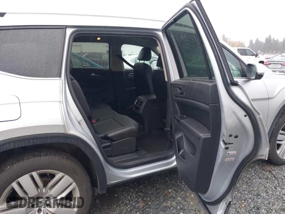 ✅ 2019 Volkswagen Atlas SEL • VIN: 1V2MR2CA0KC515250 • Lot: 43687678. Wystawiony na IAAI z przebiegiem 66 750 mil. Bezpłatny archiwum sprzedaży aukcyjnych z USA i szczegółowy raport historii pojazdu na DreamBid. Zdjęcie 8.