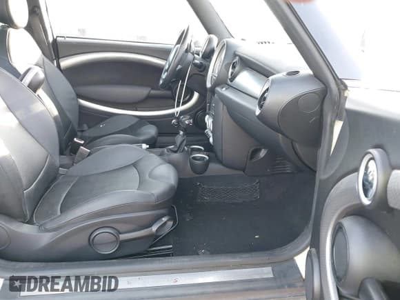 ✅ 2007 MINI Hardtop S • VIN: WMWMF73547TL92521 • Lot: 41492102. Listed on IAAI with 114,389 mi. Free auction sales archive from the USA and detailed vehicle history report at DreamBid. Image 5.