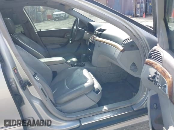 ✅ 2000 Mercedes-Benz S 320/430/500 • VIN: WDBNG75J2YA096648 • Lot: 43730088. Listed on IAAI with Not provided. Free auction sales archive from the USA and detailed vehicle history report at DreamBid. Image 5.