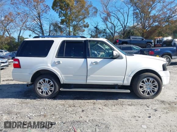✅ 2011 Ford Expedition Limited • VIN: 1FMJU1K55BEF27623 • Lot: 43655182. Listed on IAAI with 164,979 mi. Free auction sales archive from the USA and detailed vehicle history report at DreamBid. Image 14.