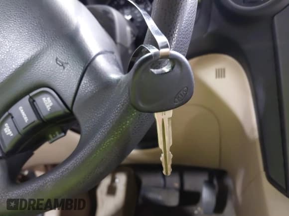 ✅ 2008 Kia Rondo LX • VIN: KNAFG526587142140 • Lot: 42443498. Wystawiony na IAAI z przebiegiem 145 832 mil. Bezpłatny archiwum sprzedaży aukcyjnych z USA i szczegółowy raport historii pojazdu na DreamBid. Zdjęcie 11.