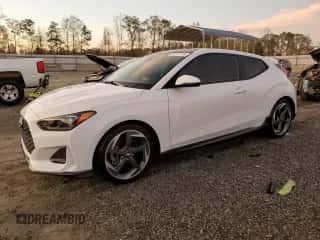 2019 Hyundai Veloster Turbo с VIN KMHTH6AB5KU020177, выставлен на аукционе Copart как лот 80792184 с пробегом 61 974 миль миль и Списание • Salvage title. История ставок и продаж доступна на DreamBid. Изображение 1.