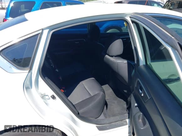 ✅ 2018 Nissan Altima SV • VIN: 1N4AL3APXJC281447 • Lot: 43123005. Listed on IAAI with 151,231 mi. Free auction sales archive from the USA and detailed vehicle history report at DreamBid. Image 8.