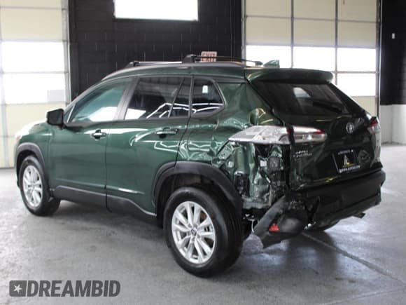 ✅ 2022 Toyota Corolla Cross LE • VIN: 7MUBAABG2NV037163 • Lot: 65779015. Wystawiony na Copart z przebiegiem 23 400 mil. Bezpłatny archiwum sprzedaży aukcyjnych z USA i szczegółowy raport historii pojazdu na DreamBid. Zdjęcie 4.