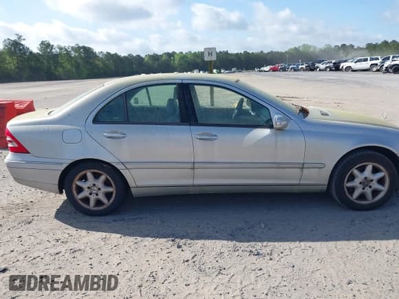 ✅ 2004 Mercedes-Benz C 320 • VIN: WDBRF64J04F551588 • Lot: 41971774. Wystawiony na IAAI z przebiegiem 184 594 mil. Bezpłatny archiwum sprzedaży aukcyjnych z USA i szczegółowy raport historii pojazdu na DreamBid. Zdjęcie 13.