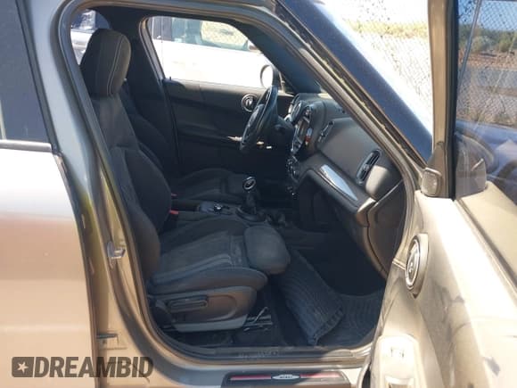 ✅ 2018 MINI Countryman Cooper • VIN: WMZYS7C3XJ3E08133 • Лот: 42623073. Опубликован ранее на IAAI с пробегом 170 589 миль. Бесплатный доступ к архиву аукционных продаж из США и подробный отчёт об истории автомобиля на DreamBid. Изображение 5.