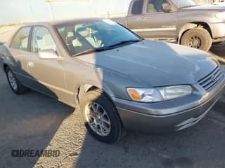 ✅ 1997 Toyota Camry LE • VIN: 4T1BF22K1VU027804 • Lot: 43899799. Wystawiony na IAAI z przebiegiem 242 643 mil. Bezpłatny archiwum sprzedaży aukcyjnych z USA i szczegółowy raport historii pojazdu na DreamBid. Zdjęcie 1.