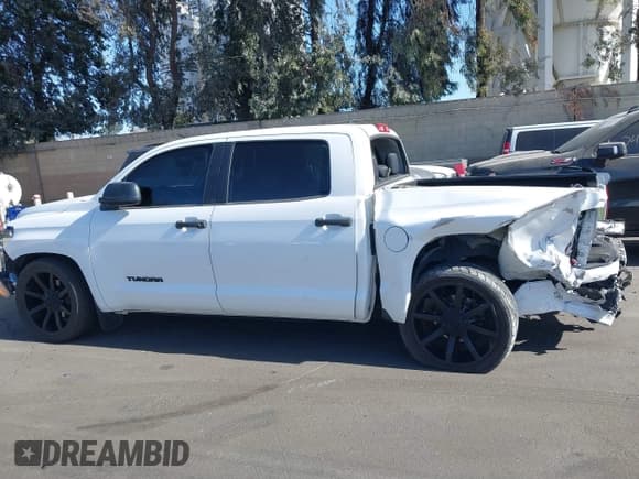 ✅ 2016 Toyota Tundra SR5 • VIN: 5TFEM5F15GX105819 • Lot: 41297645. Listed on IAAI with 85,550 mi. Free auction sales archive from the USA and detailed vehicle history report at DreamBid. Image 15.