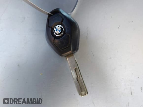 ✅ 2004 BMW 3 Series 325i • VIN: WBAEV33464KR28572 • Lot: 42106253. Listed on IAAI with 142,908 mi. Free auction sales archive from the USA and detailed vehicle history report at DreamBid. Image 11.