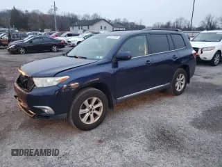 ✅ 2012 Toyota Highlander SE • VIN: 5TDBK3EH8CS099185 • Lot: 93347595. Wystawiony na Copart z przebiegiem 154 058 mil. Bezpłatny archiwum sprzedaży aukcyjnych z USA i szczegółowy raport historii pojazdu na DreamBid. Zdjęcie 1.