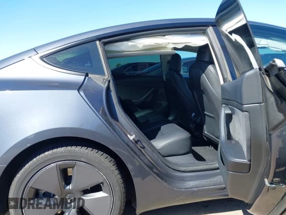 ✅ 2023 Tesla Model 3 • VIN: 5YJ3E1EA1PF385599 • Lot: 43342038. Wystawiony na IAAI z przebiegiem 39 537 mil. Bezpłatny archiwum sprzedaży aukcyjnych z USA i szczegółowy raport historii pojazdu na DreamBid. Zdjęcie 8.