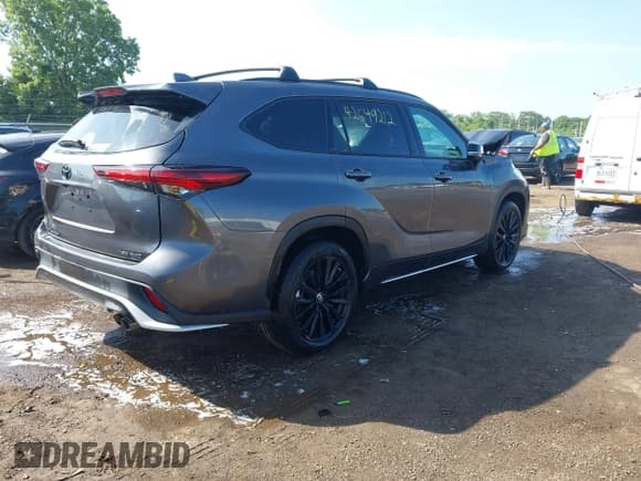 ✅ 2024 Toyota Highlander LE • VIN: 5TDKDRBH2RS568670 • Лот: 42549212. Опубликован ранее на IAAI с пробегом 10 600 миль. Бесплатный доступ к архиву аукционных продаж из США и подробный отчёт об истории автомобиля на DreamBid. Изображение 4.