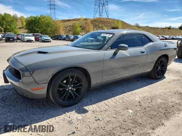 2018 Dodge Challenger SXT z VIN 2C3CDZAG9JH271142, wystawiony jako Copart lot #84286135 z przebiegiem 71 025 mil mil oraz Nie do naprawy • Non repairable. Historia ofert i sprzedaży dostępna na DreamBid. Obrazek 1.