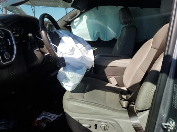 ✅ 2019 Chevrolet Silverado 1500 RST • VIN: 1GCUYEED1KZ356216 • Lot: 76403664. Wystawiony na Copart z przebiegiem 41 590 mil. Bezpłatny archiwum sprzedaży aukcyjnych z USA i szczegółowy raport historii pojazdu na DreamBid. Zdjęcie 7.