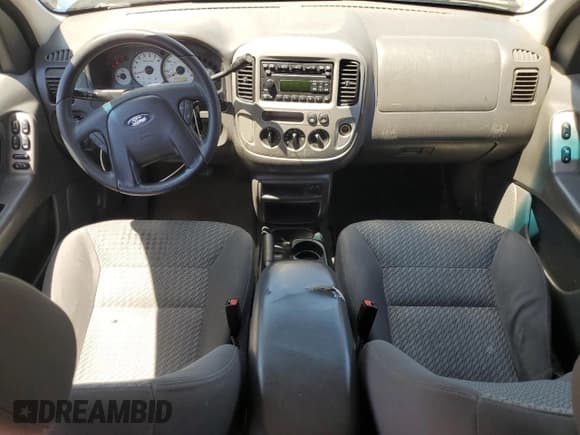 ✅ 2004 Ford Escape XLT • VIN: 1FMYU03114KA86176 • Lot: 56349235. Listed on Copart with 232,849 mi. Free auction sales archive from the USA and detailed vehicle history report at DreamBid. Image 8.