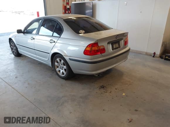 ✅ 2003 BMW 3 Series 325xi • VIN: WBAEU33413PH90673 • Lot: 43893354. Wystawiony na IAAI z przebiegiem 200 593 mil. Bezpłatny archiwum sprzedaży aukcyjnych z USA i szczegółowy raport historii pojazdu na DreamBid. Zdjęcie 3.