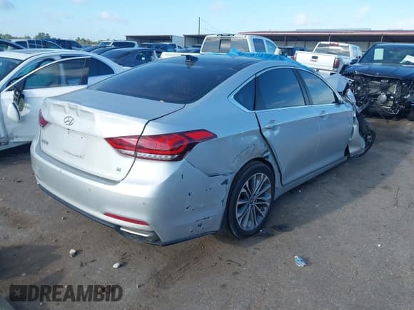 ✅ 2015 Hyundai Genesis 3.8L • VIN: KMHGN4JE1FU090550 • Lot: 43295110. Wystawiony na IAAI z przebiegiem Nie podano. Bezpłatny archiwum sprzedaży aukcyjnych z USA i szczegółowy raport historii pojazdu na DreamBid. Zdjęcie 4.