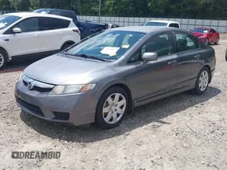 ✅ 2010 Honda Civic LX • VIN: 2HGFA1F57AH555087 • Лот: 42763657. Опубликован ранее на IAAI с пробегом 179 755 миль. Бесплатный доступ к архиву аукционных продаж из США и подробный отчёт об истории автомобиля на DreamBid. Изображение 2.