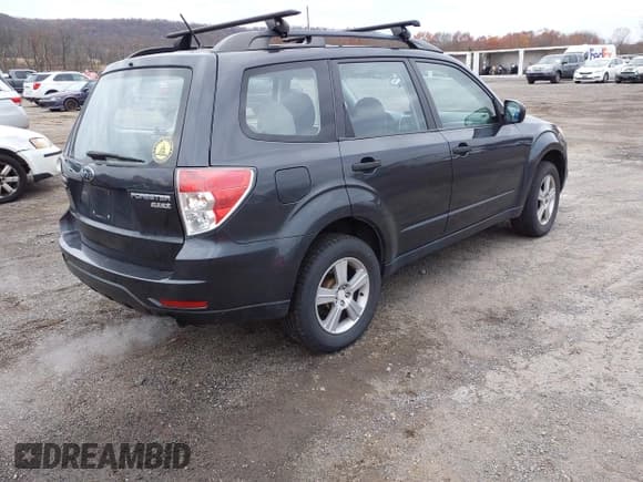 ✅ 2011 Subaru Forester X • VIN: JF2SHABC0BH738224 • Lot: 43679949. Wystawiony na IAAI z przebiegiem 232 910 mil. Bezpłatny archiwum sprzedaży aukcyjnych z USA i szczegółowy raport historii pojazdu na DreamBid. Zdjęcie 4.