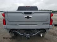 ✅ 2025 Chevrolet Silverado 1500 • VIN: 3GCUKHE80SG133333 • Лот: 66640915. Опубликован ранее на Copart с пробегом 13 203 миль. Бесплатный доступ к архиву аукционных продаж из США и подробный отчёт об истории автомобиля на DreamBid. Изображение 6.