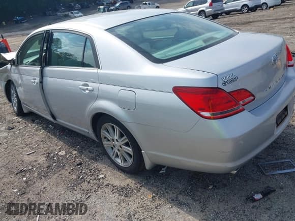 ✅ 2005 Toyota Avalon XL • VIN: 4T1BK36B15U030665 • Lot: 42591142. Wystawiony na IAAI z przebiegiem 103 188 mil. Bezpłatny archiwum sprzedaży aukcyjnych z USA i szczegółowy raport historii pojazdu na DreamBid. Zdjęcie 3.